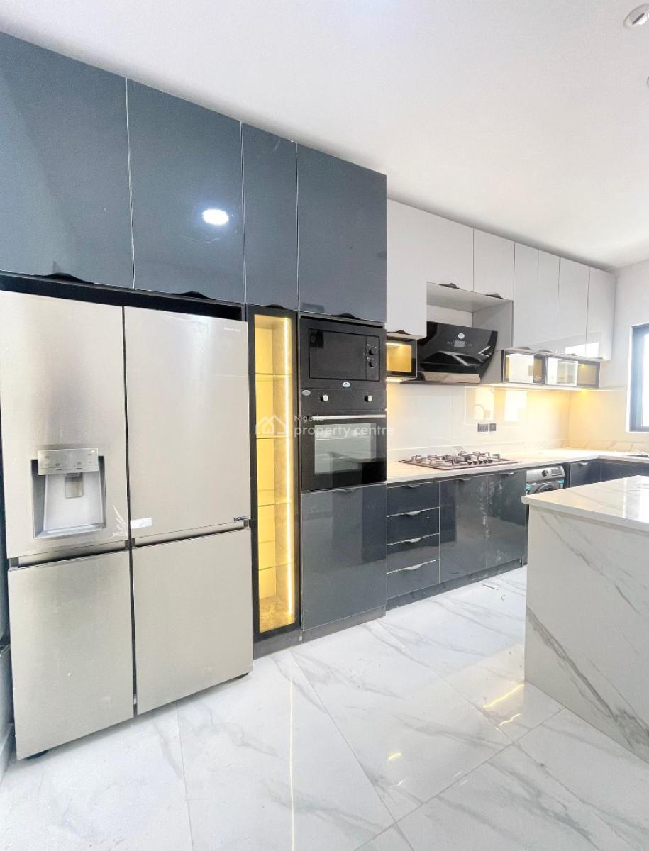 Excellent 2 Bedroom Apartment with an Elevator,gym,pool and Bq, Lekki Phase 1, Lekki, Lagos, House for Sale