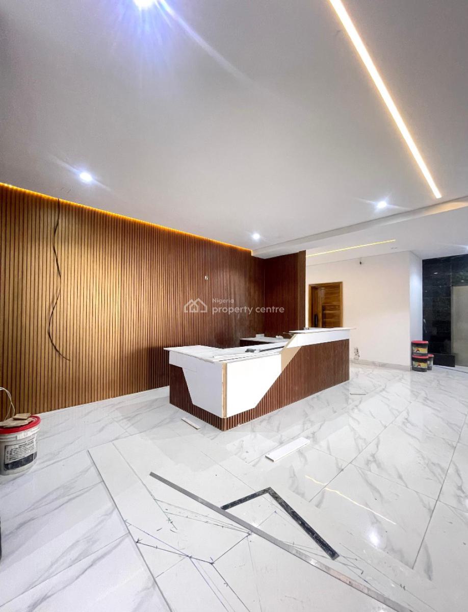 Excellent 2 Bedroom Apartment with an Elevator,gym,pool and Bq, Lekki Phase 1, Lekki, Lagos, House for Sale