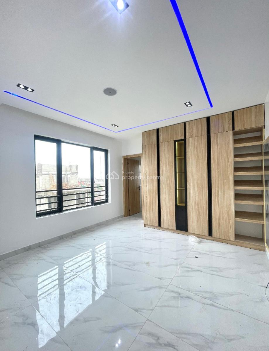 Excellent 2 Bedroom Apartment with an Elevator,gym,pool and Bq, Lekki Phase 1, Lekki, Lagos, House for Sale