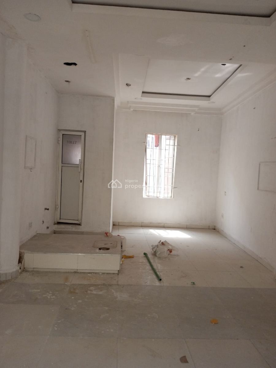 Big Shop, Upstairs with Toilet in a Busy Environment, Lekki, Lagos, Shop for Rent
