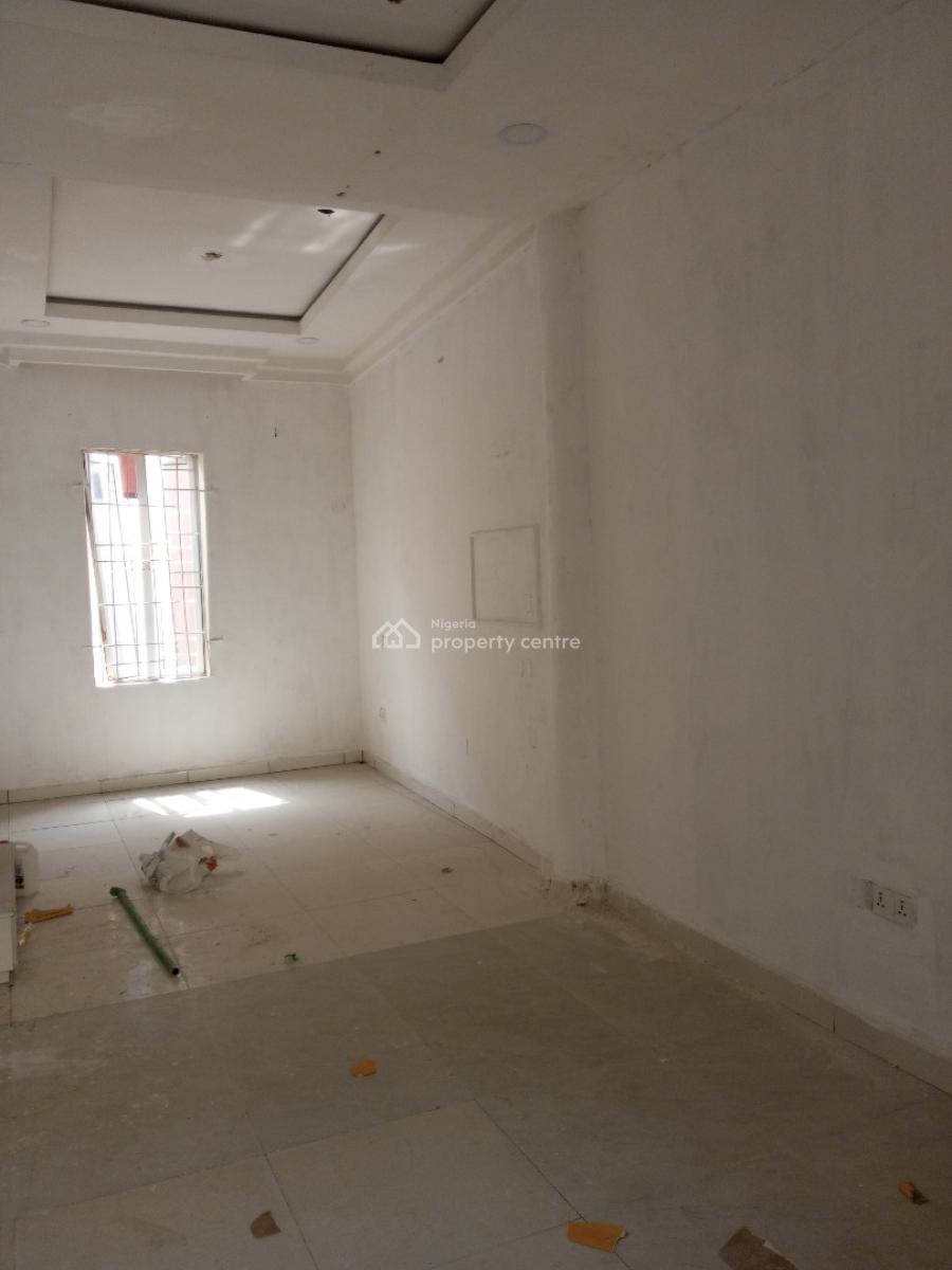 Big Shop, Upstairs with Toilet in a Busy Environment, Lekki, Lagos, Shop for Rent