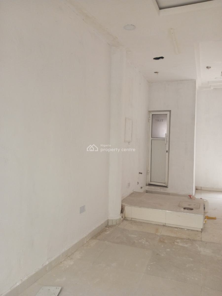 Big Shop, Upstairs with Toilet in a Busy Environment, Lekki, Lagos, Shop for Rent