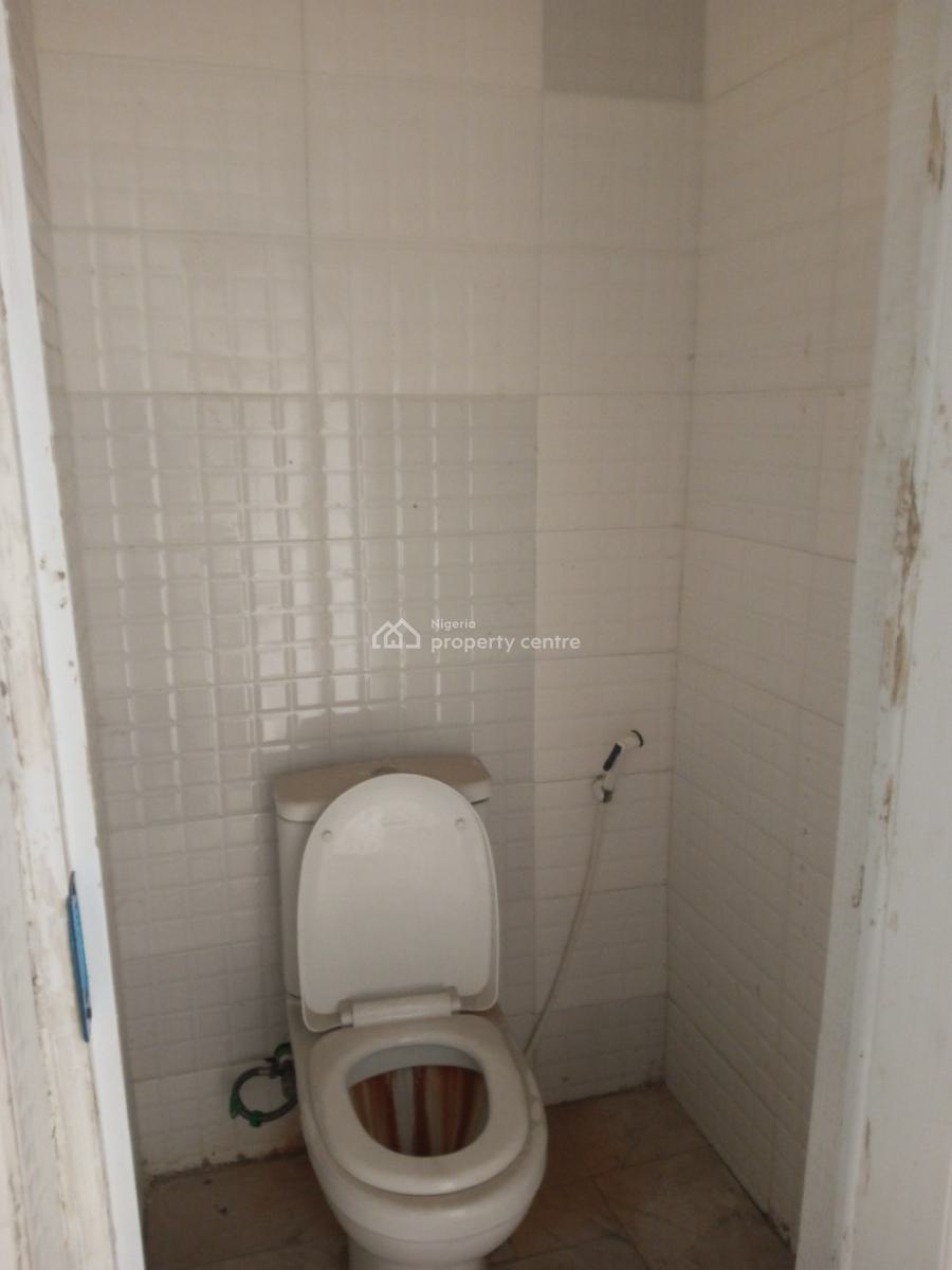 Big Shop, Upstairs with Toilet in a Busy Environment, Lekki, Lagos, Shop for Rent