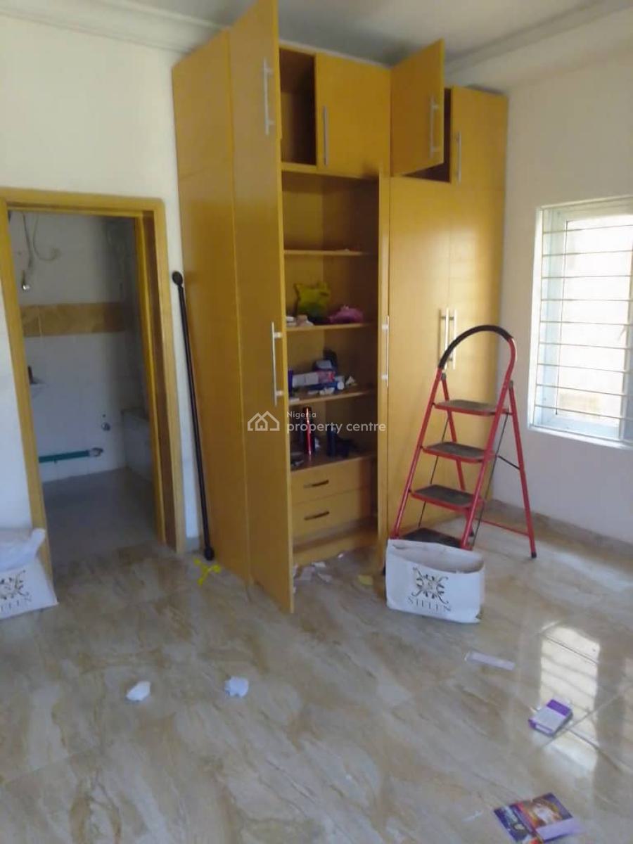 3 Bedroom Well Maintained First Floor Flat with 1-room Bq, Lekki Phase 1, Lekki, Lagos, Flat / Apartment for Rent