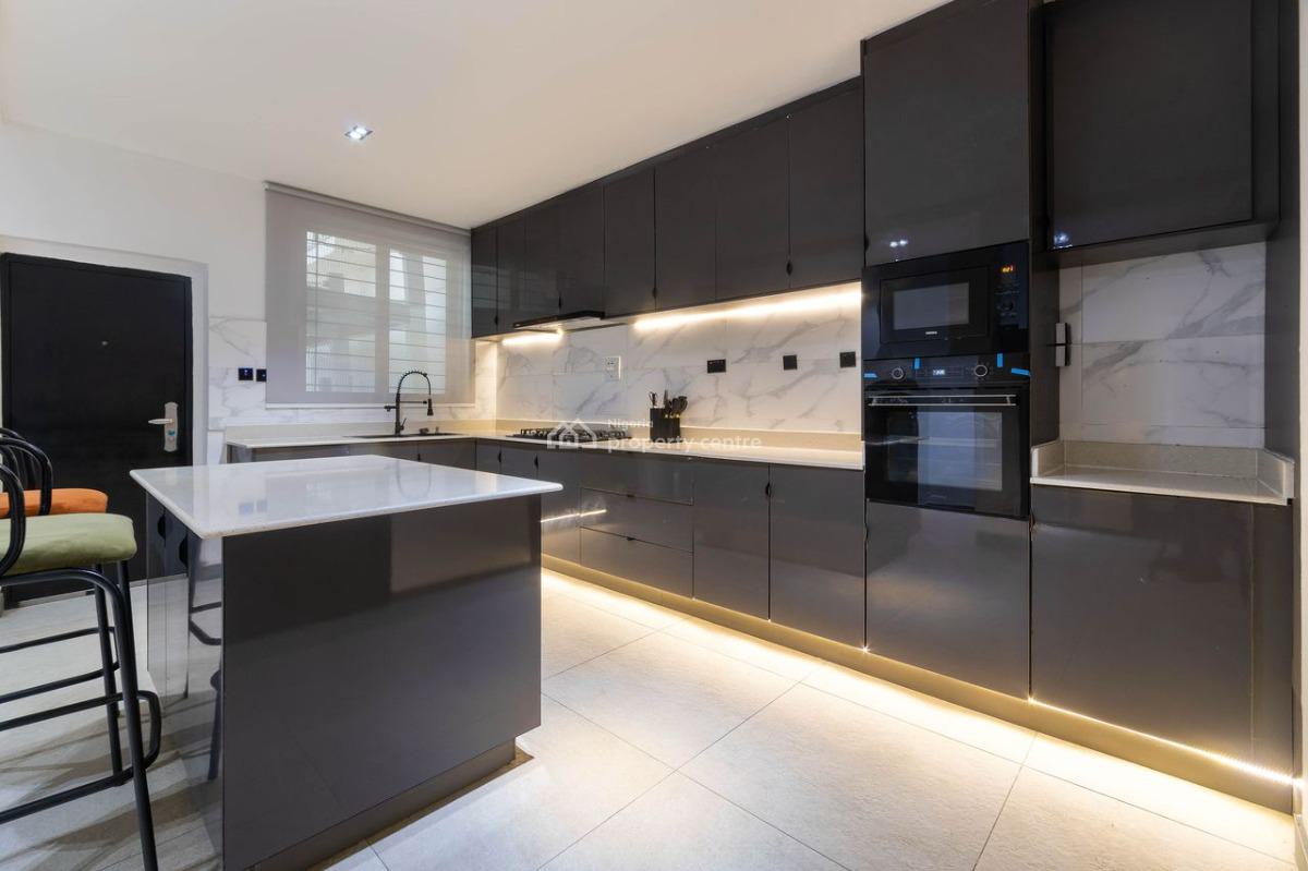 Luxury 4 Bedroom Apartment, Lekki Phase 1, Lekki, Lagos, Flat / Apartment Short Let