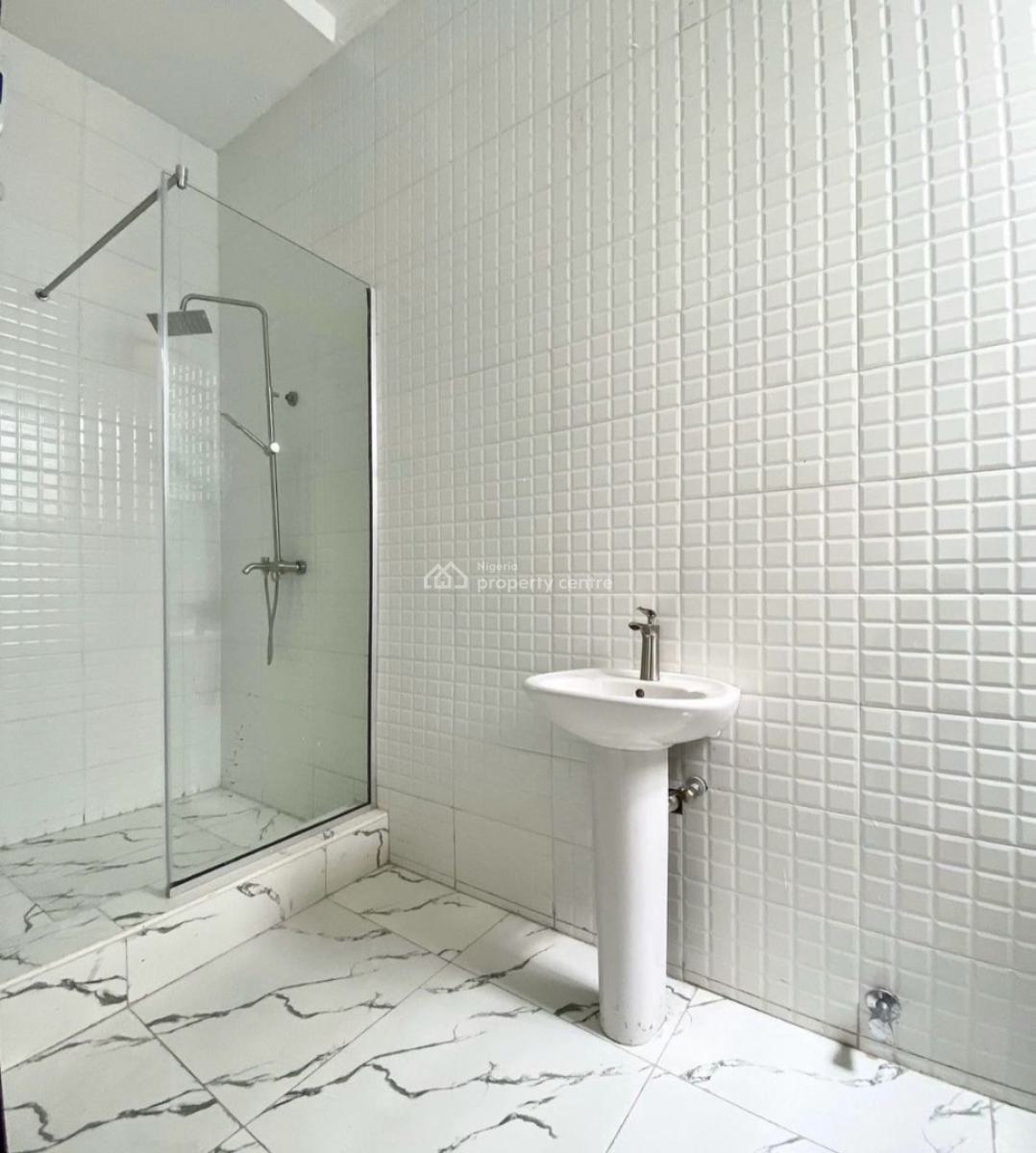 Beautiful 1 Bedroom Apartment with a Private Cinema., Osapa London, Lekki, Lagos, Flat / Apartment Short Let