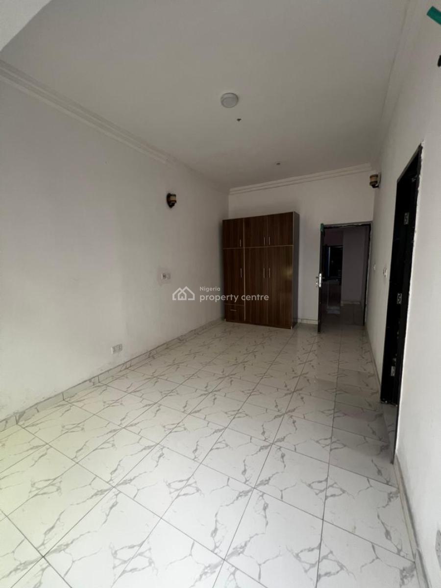 Sharp 2bedroom Flat Upstairs!, Lekki Phase 1, Lekki, Lagos, Lekki Phase 1, Lekki, Lagos, Flat / Apartment for Rent