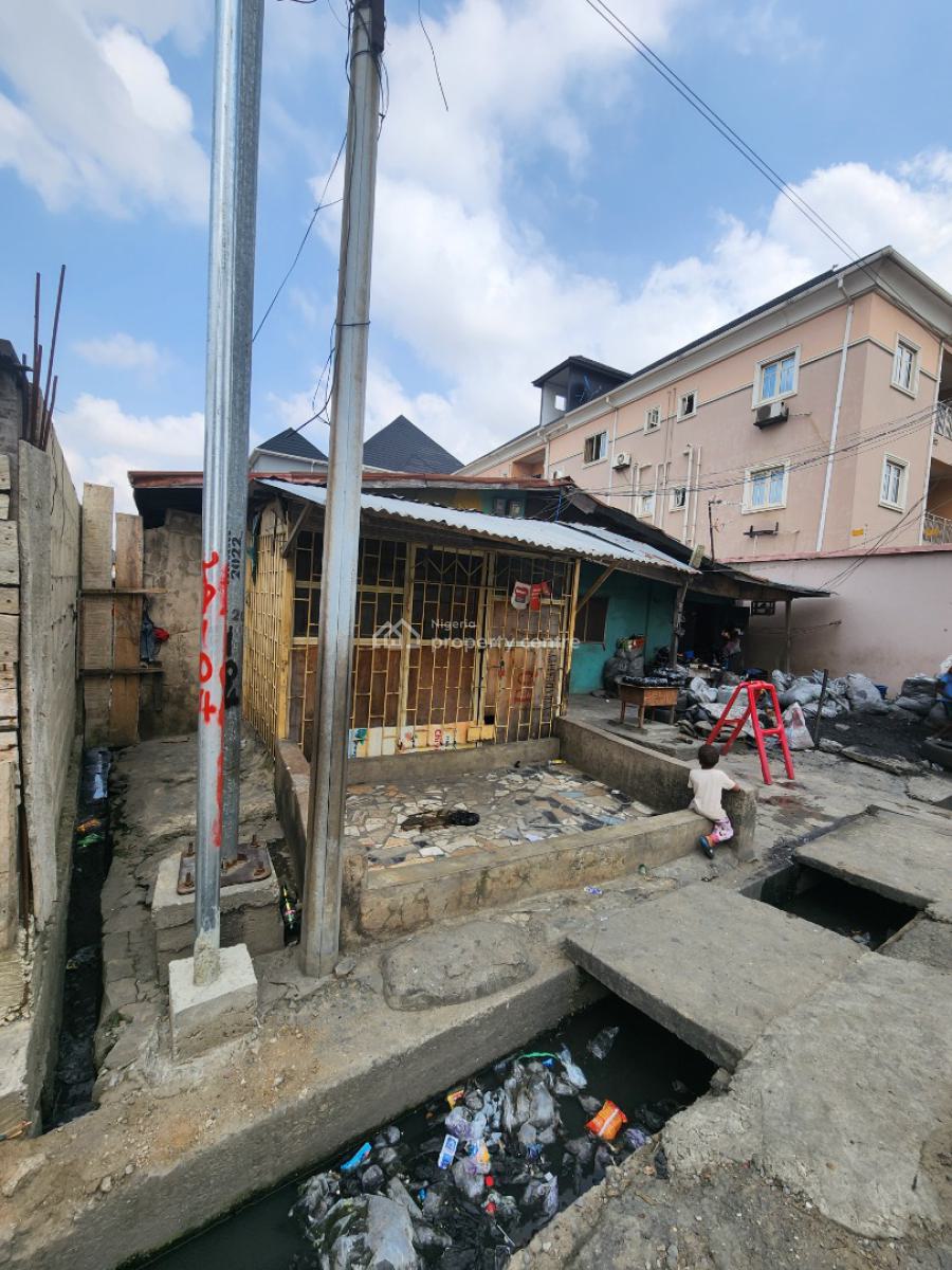 Dilapidated Bungalow on a Full Plot of Land, Abiodun Wright Via  Nnobi Ikate Surulere, Surulere, Lagos, Mixed-use Land for Sale