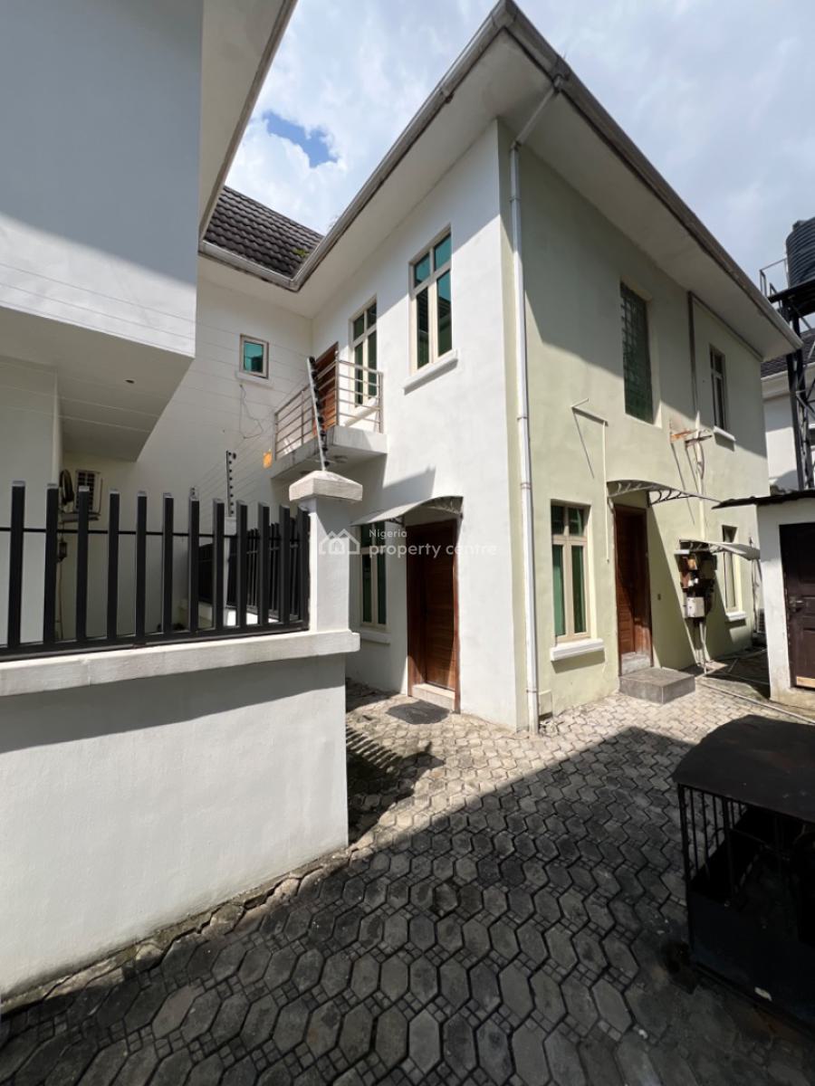 Spacious 2 Bedroom Apartment, Off Admiralty Way, Lekki Phase 1, Lekki, Lagos, Flat / Apartment for Rent