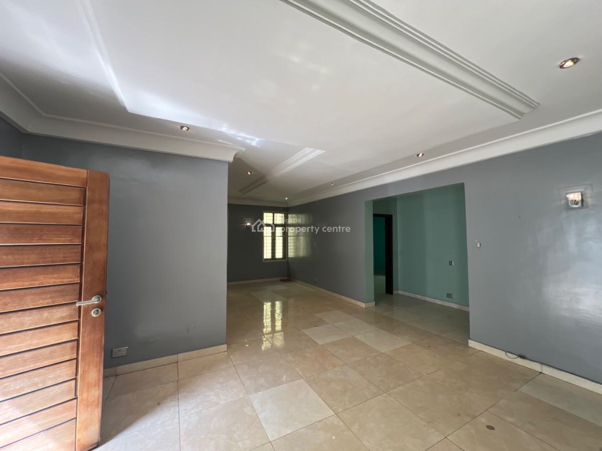 Spacious 2 Bedroom Apartment, Off Admiralty Way, Lekki Phase 1, Lekki, Lagos, Flat / Apartment for Rent