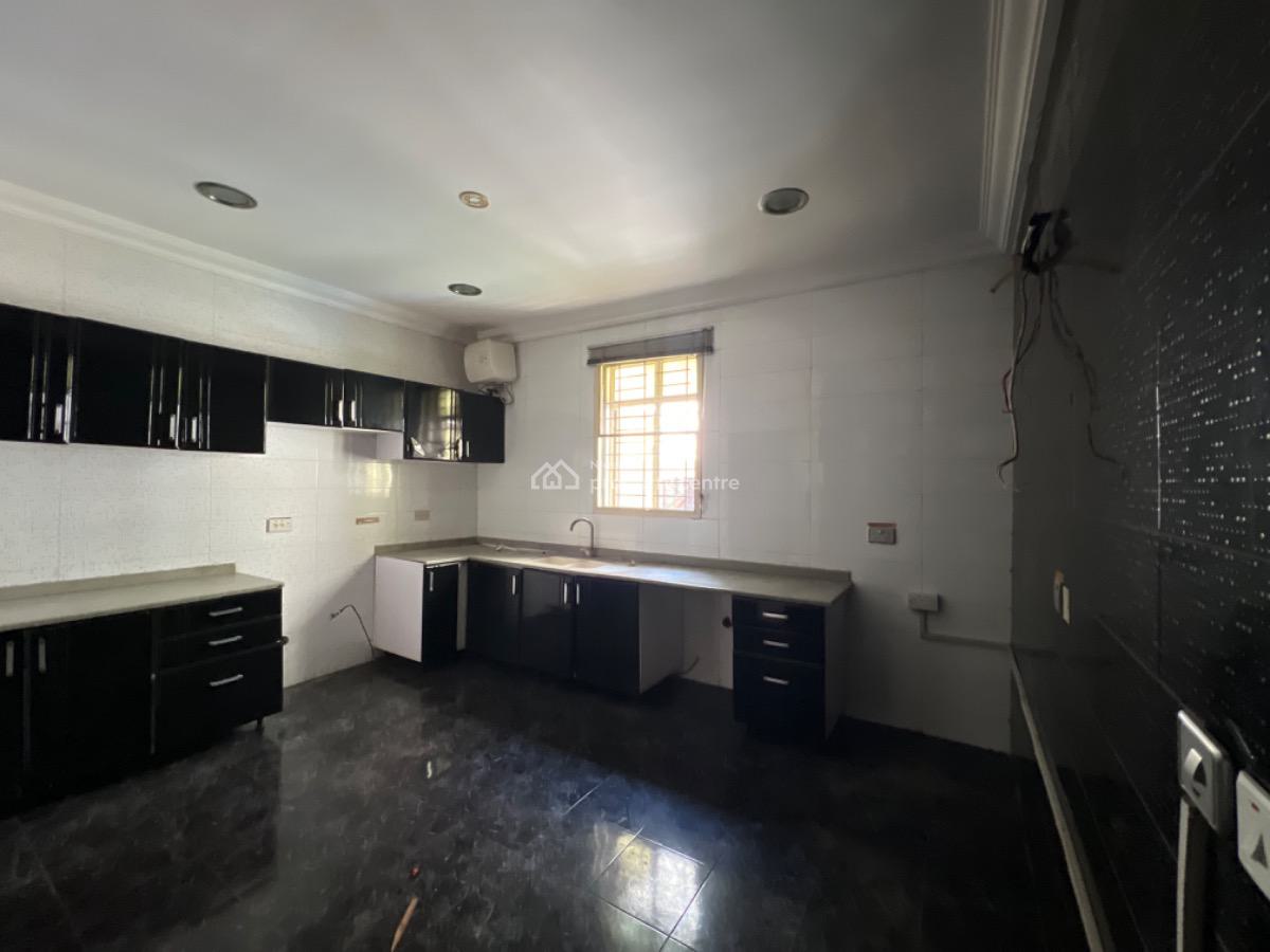 Spacious 2 Bedroom Apartment, Off Admiralty Way, Lekki Phase 1, Lekki, Lagos, Flat / Apartment for Rent