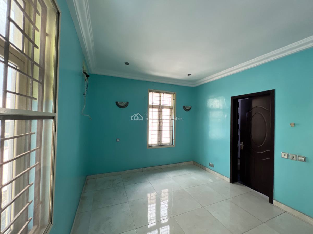 Spacious 2 Bedroom Apartment, Off Admiralty Way, Lekki Phase 1, Lekki, Lagos, Flat / Apartment for Rent