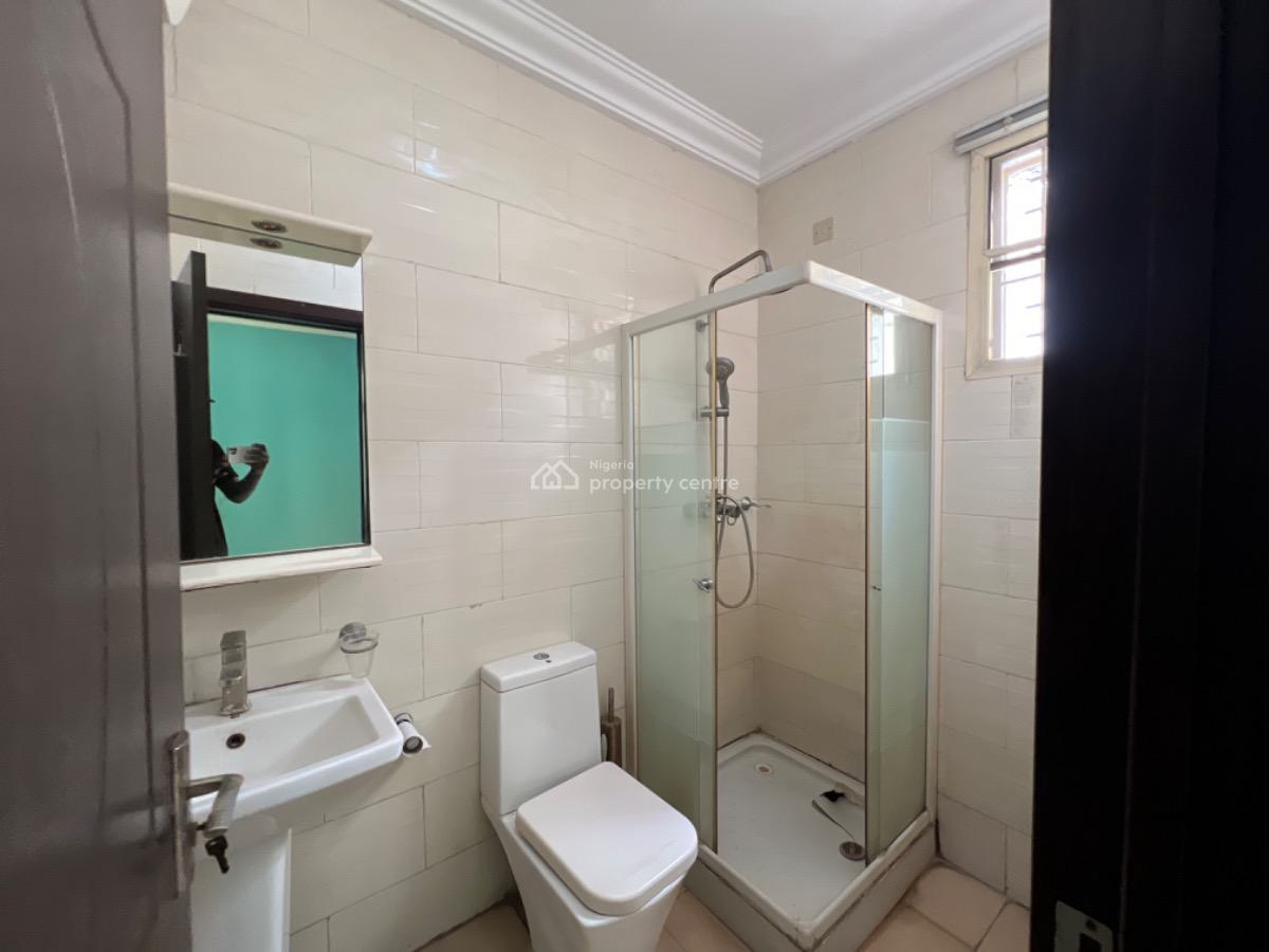 Spacious 2 Bedroom Apartment, Off Admiralty Way, Lekki Phase 1, Lekki, Lagos, Flat / Apartment for Rent