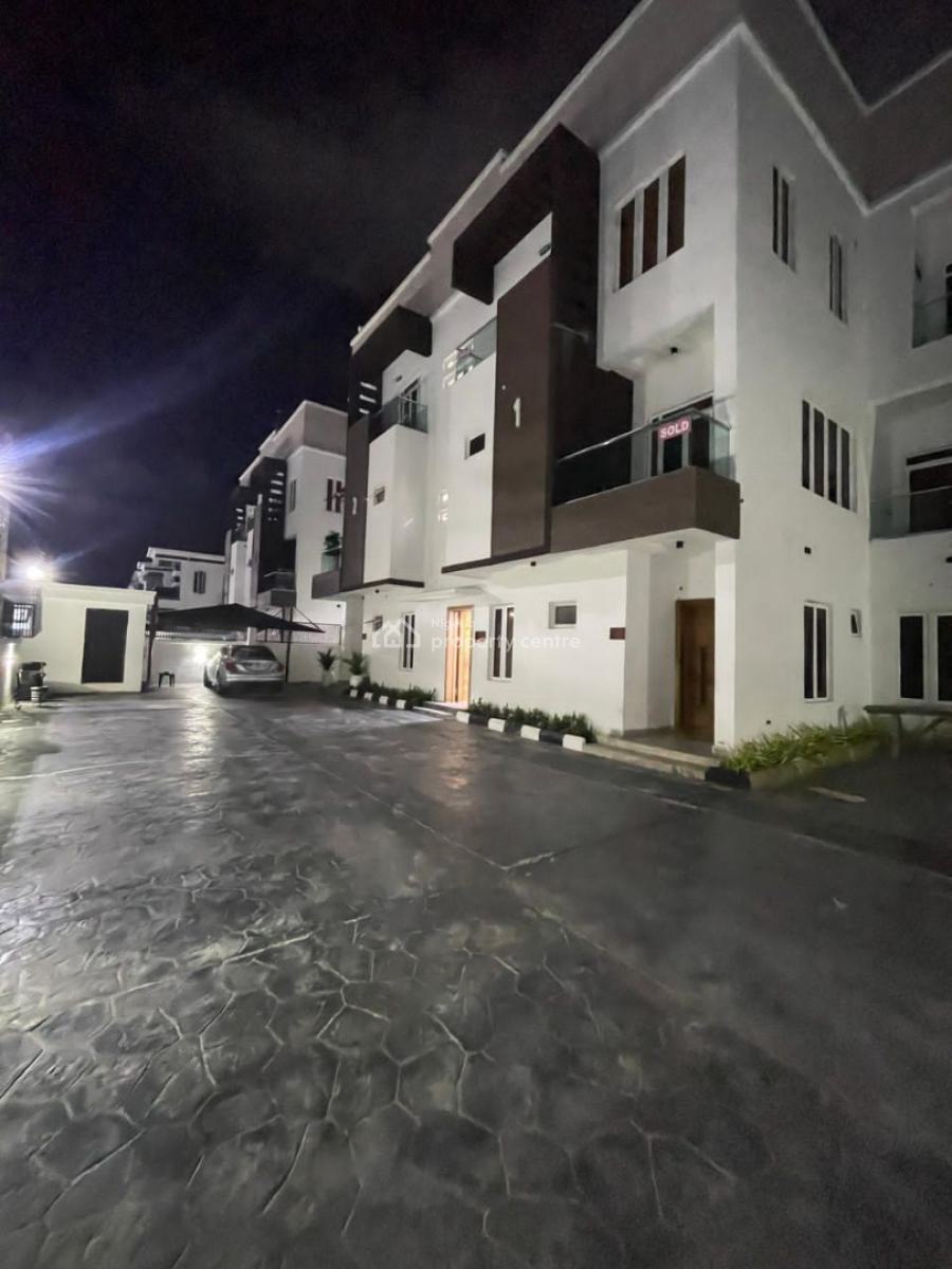Exquisite 2 Bedroom Apartment with Ps5, Chevron, Lekki Phase 2, Lekki, Lagos, Flat / Apartment Short Let