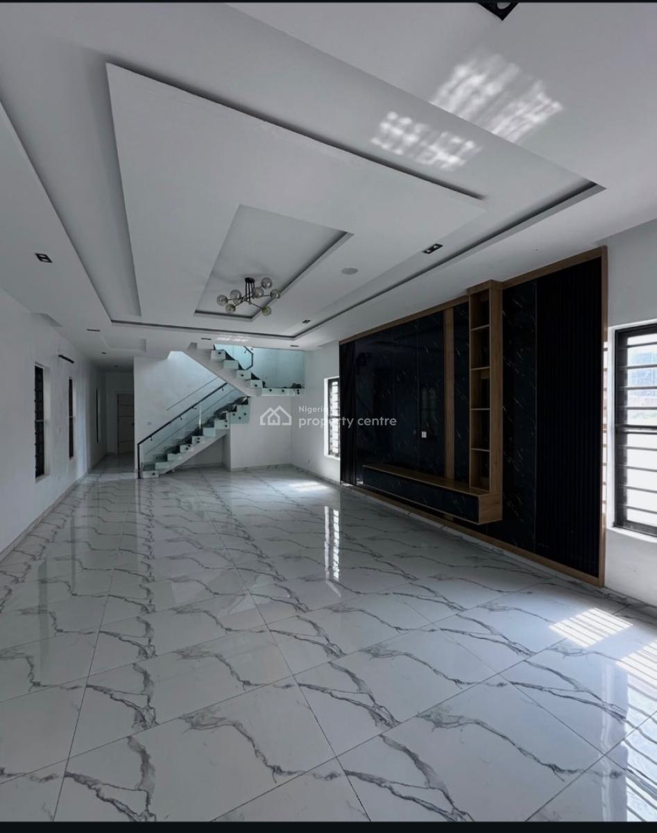 4 Bedroom Spacious Duplex with a Pool, Ologolo Lekki, Lekki, Lagos, Detached Duplex for Sale