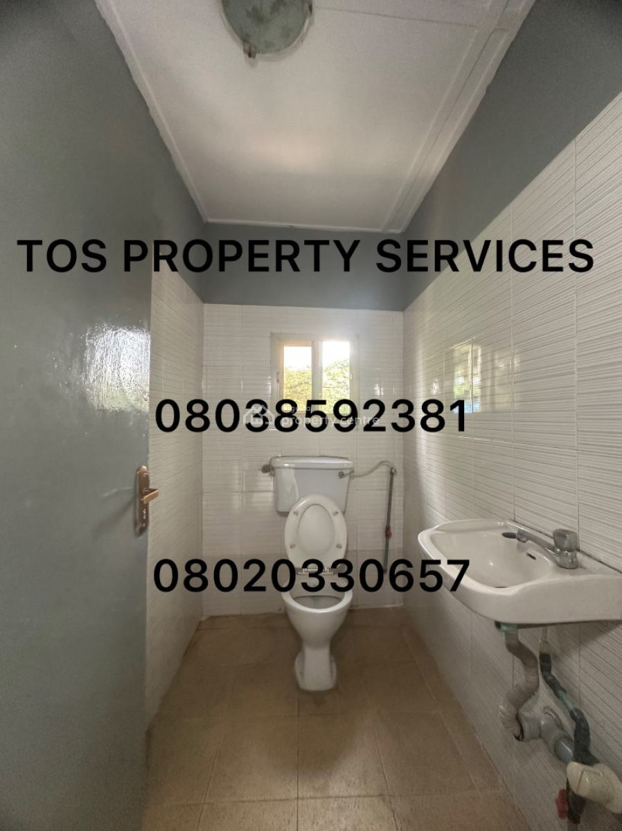 Standard & Spacious 3 Bedroom Apartment, Yaba, Lagos, Yaba, Lagos, Flat / Apartment for Rent