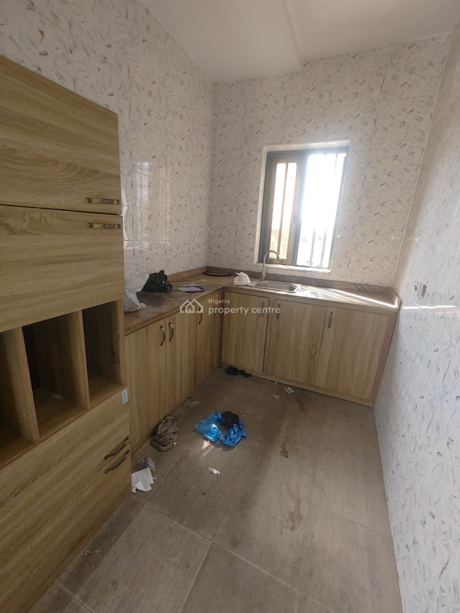 Very Clean 2 Bedroom Flat Apartment in a Call in Estate, Ogidan, Very Close to Blenco and Sky Mall, Sangotedo, Ajah, Lagos, Flat / Apartment for Rent