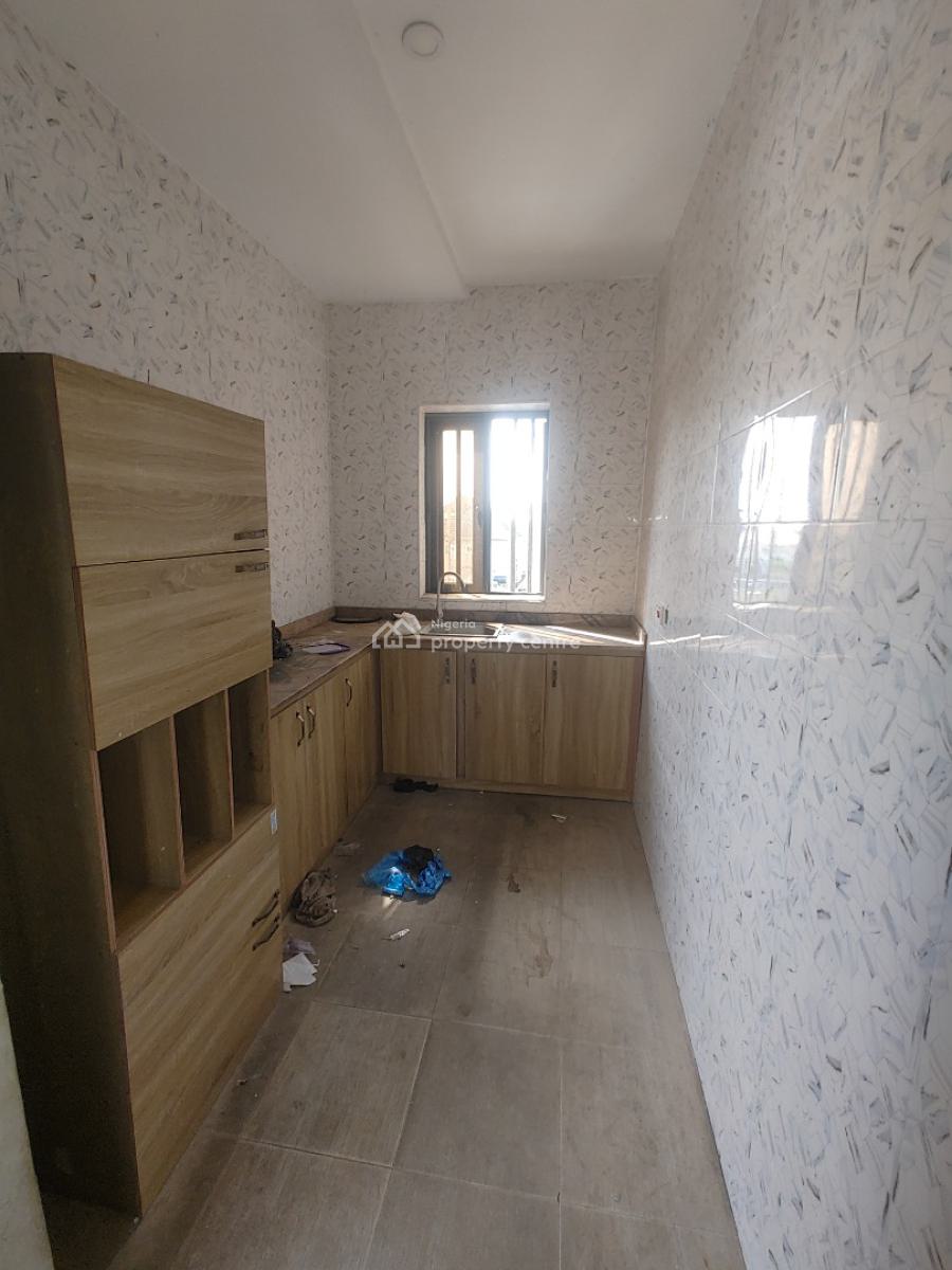 Very Clean 2 Bedroom Flat Apartment in a Call in Estate, Ogidan, Very Close to Blenco and Sky Mall, Sangotedo, Ajah, Lagos, Flat / Apartment for Rent
