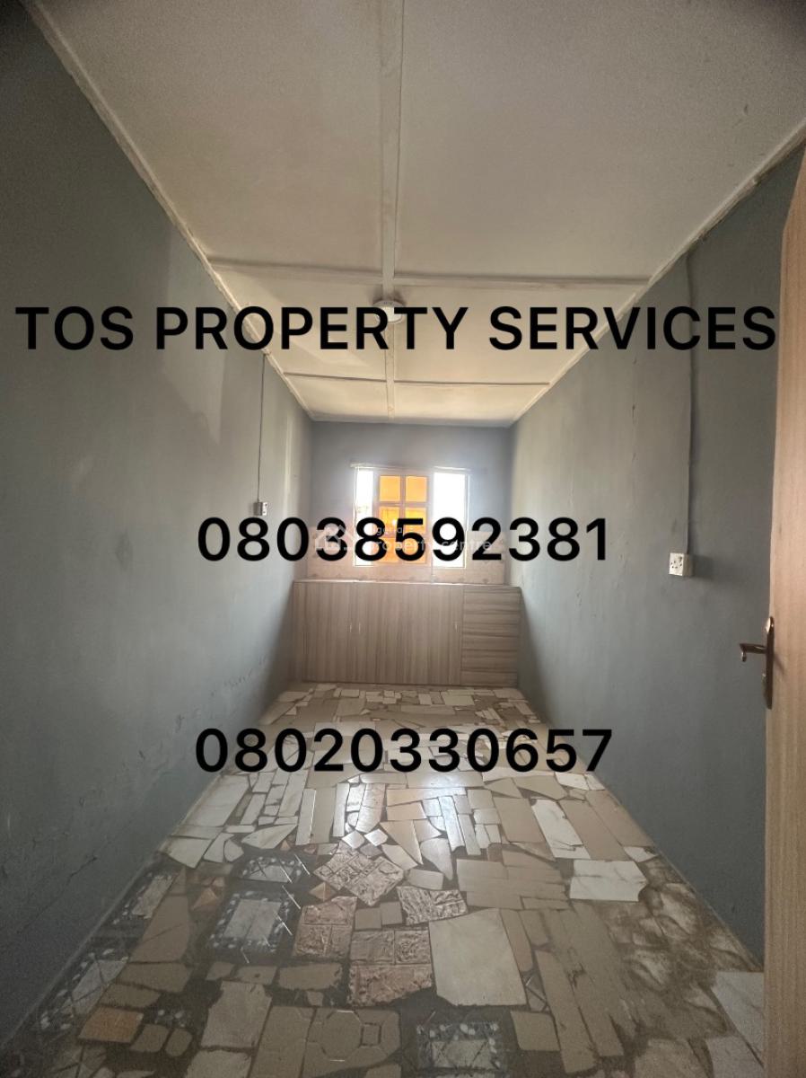 Spacious 2 Bedroom Apartment, Yaba, Yaba, Lagos, Flat / Apartment for Rent