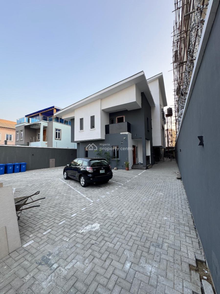 4bedroom Flat with Excellent Facilities at Lekki, Right Hand Side, Lekki Phase 1, Lekki, Lagos, Flat / Apartment for Rent