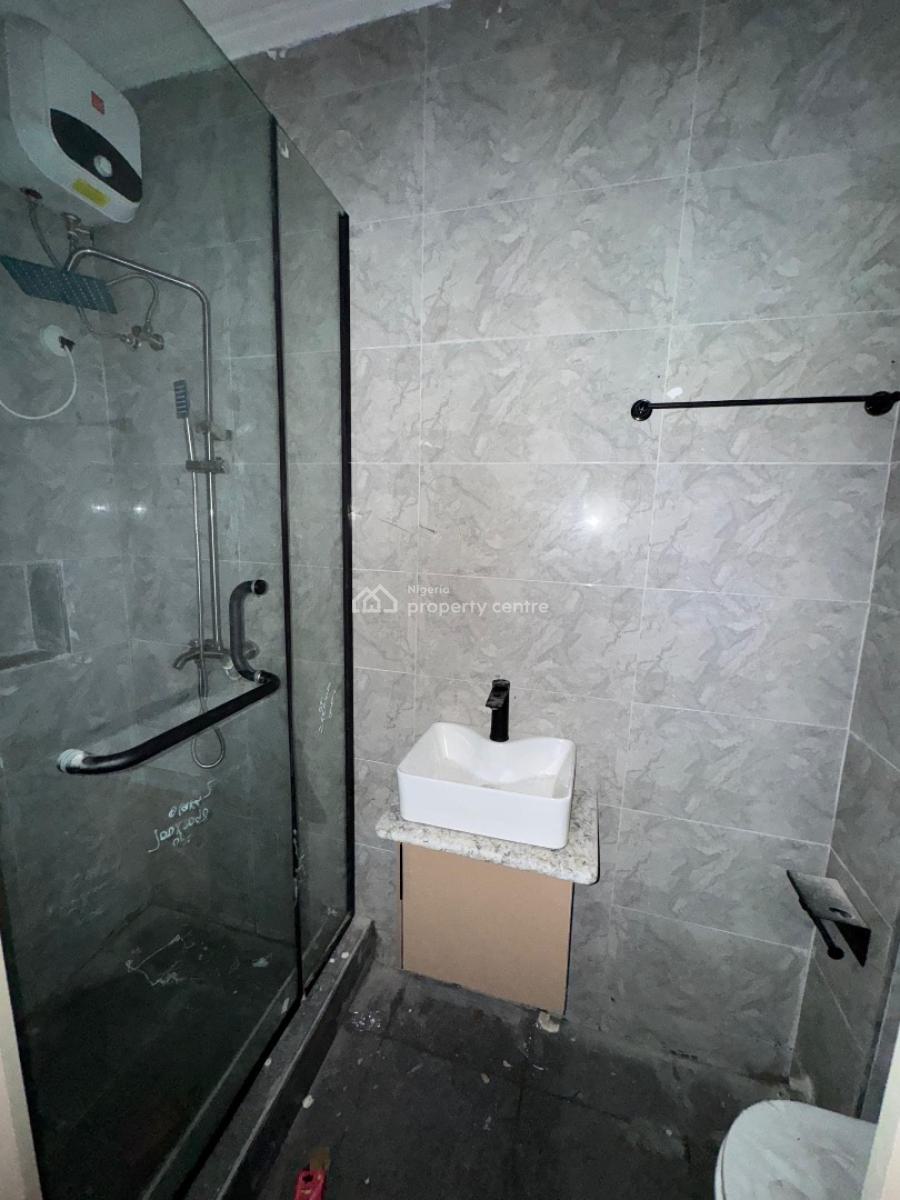 4bedroom Flat with Excellent Facilities at Lekki, Right Hand Side, Lekki Phase 1, Lekki, Lagos, Flat / Apartment for Rent