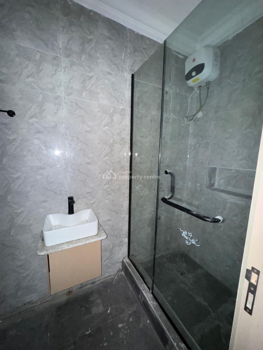 4bedroom Flat with Excellent Facilities at Lekki, Right Hand Side, Lekki Phase 1, Lekki, Lagos, Flat / Apartment for Rent