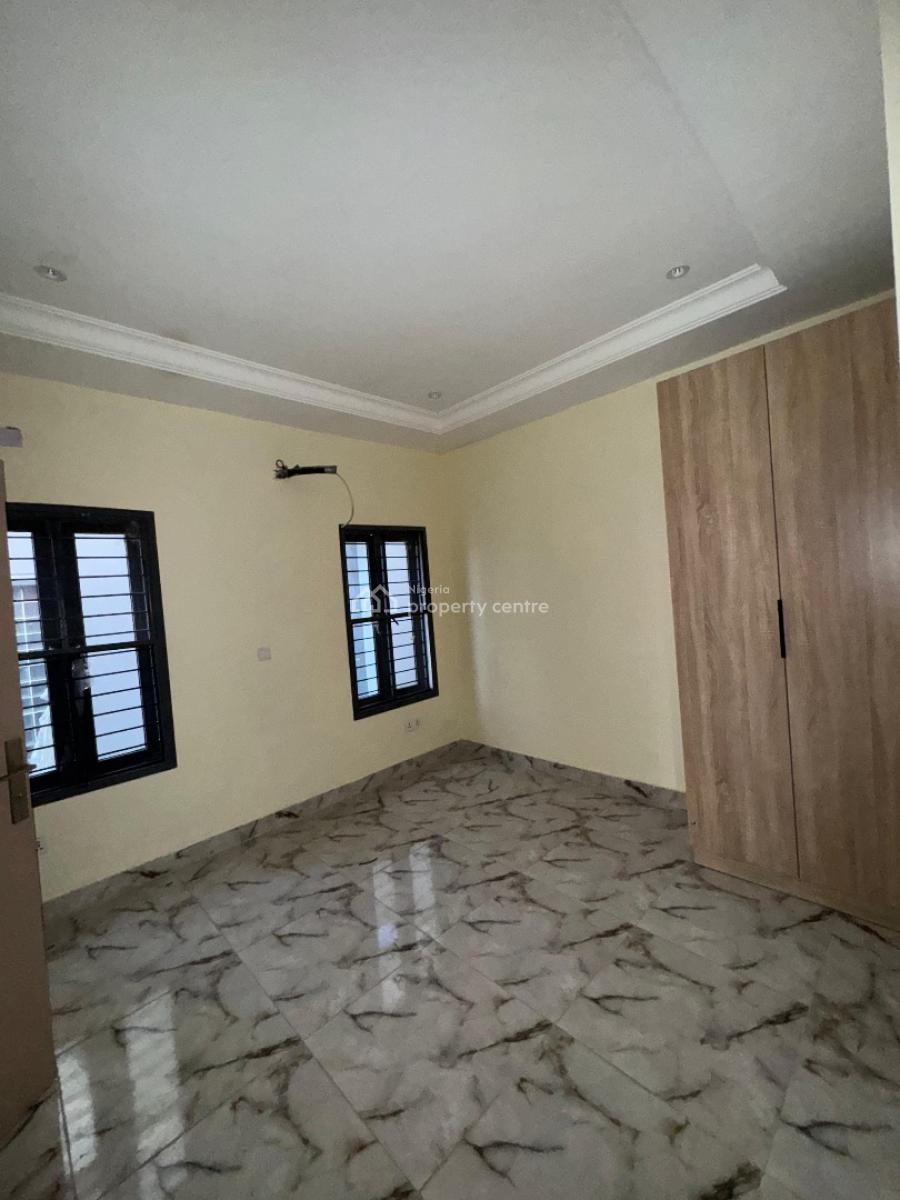 4bedroom Flat with Excellent Facilities at Lekki, Right Hand Side, Lekki Phase 1, Lekki, Lagos, Flat / Apartment for Rent