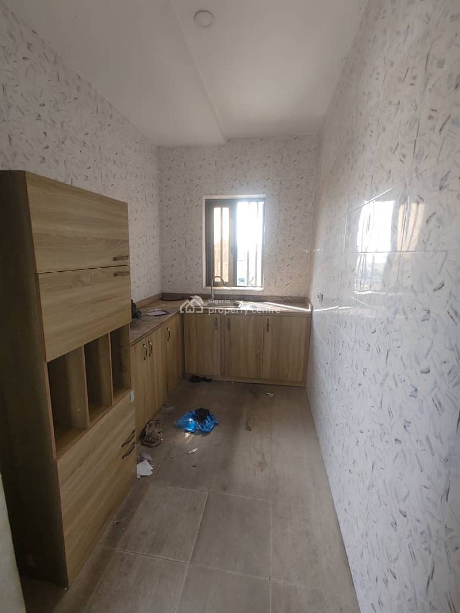 Very Clean 2 Bedroom Flat Apartment in a Call in Estate, Sky Mall, Sangotedo, Ajah, Lagos, Flat / Apartment for Rent