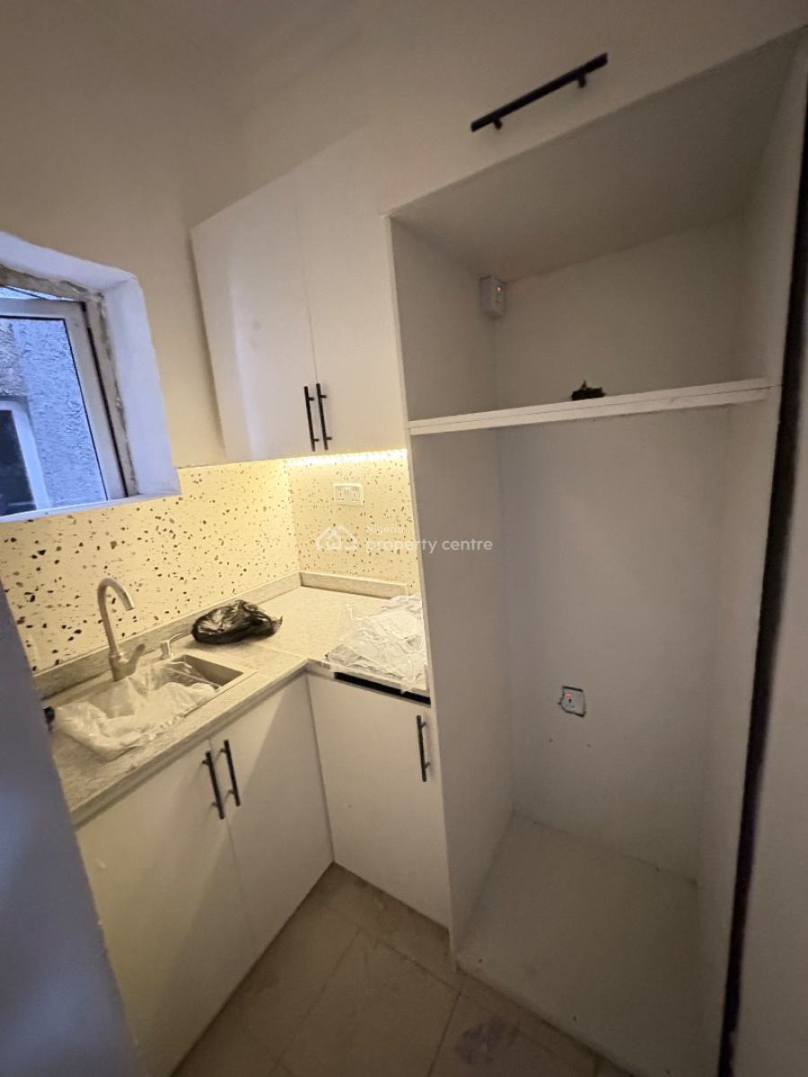 Studio/ Selfcon, Spg Road Before Igboefon Traffic Light, Lekki Phase 2, Lekki, Lagos, Self Contain (single Rooms) for Rent