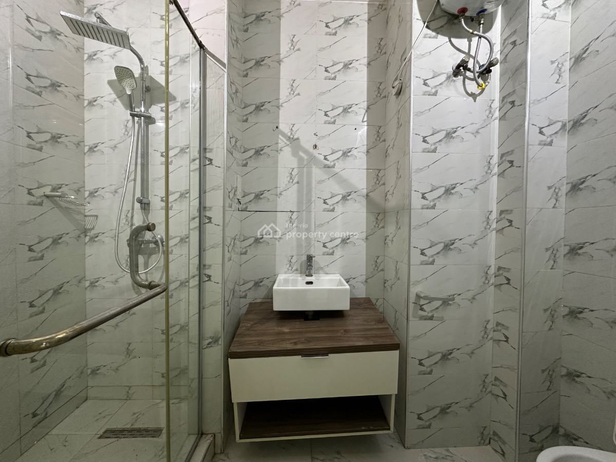 Charming & Fully Serviced 2 Bedroom Apartment, Periwinkle Estate, Lekki Phase 1, Lekki, Lagos, Flat / Apartment for Rent