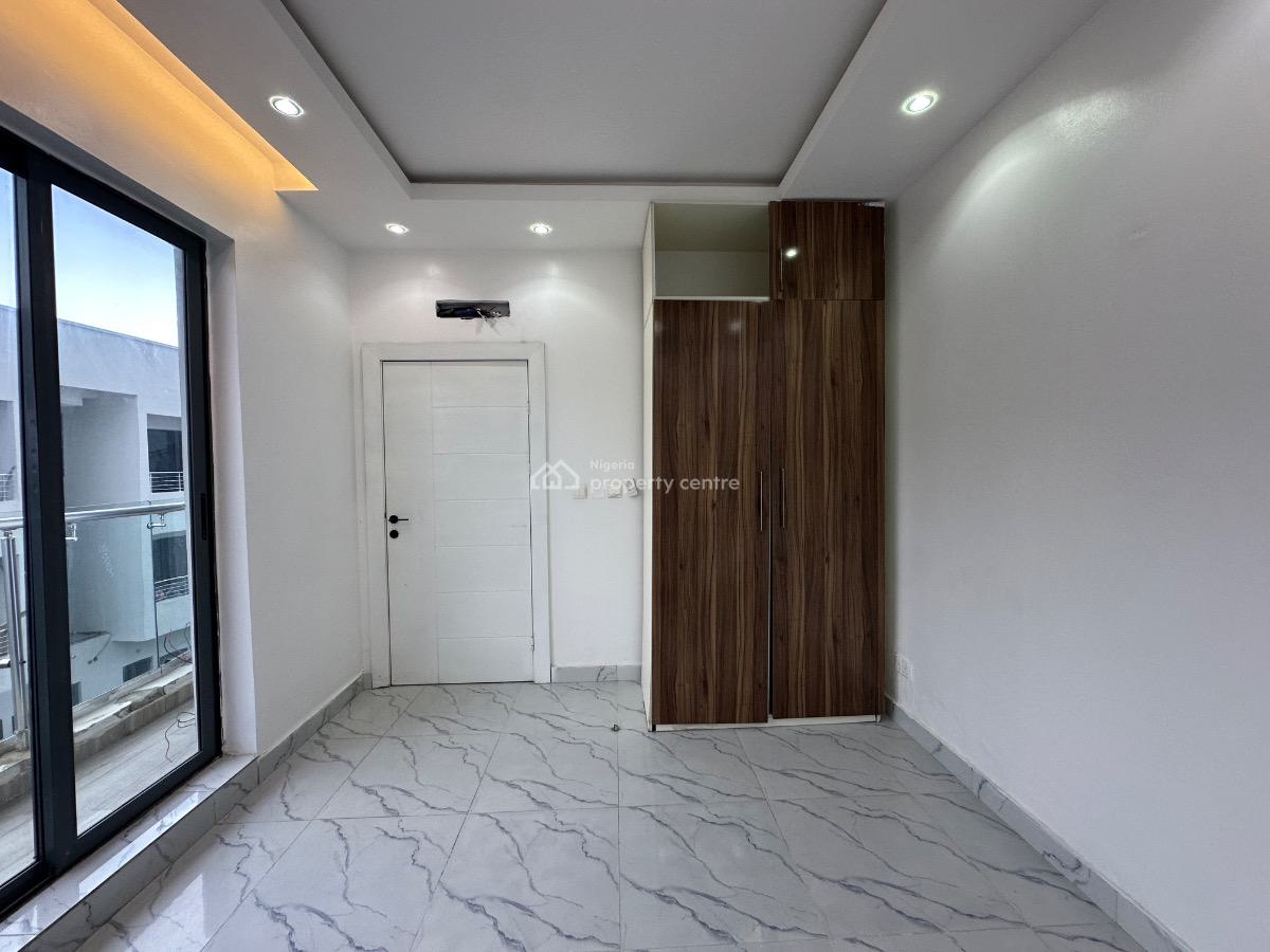 Charming & Fully Serviced 2 Bedroom Apartment, Periwinkle Estate, Lekki Phase 1, Lekki, Lagos, Flat / Apartment for Rent