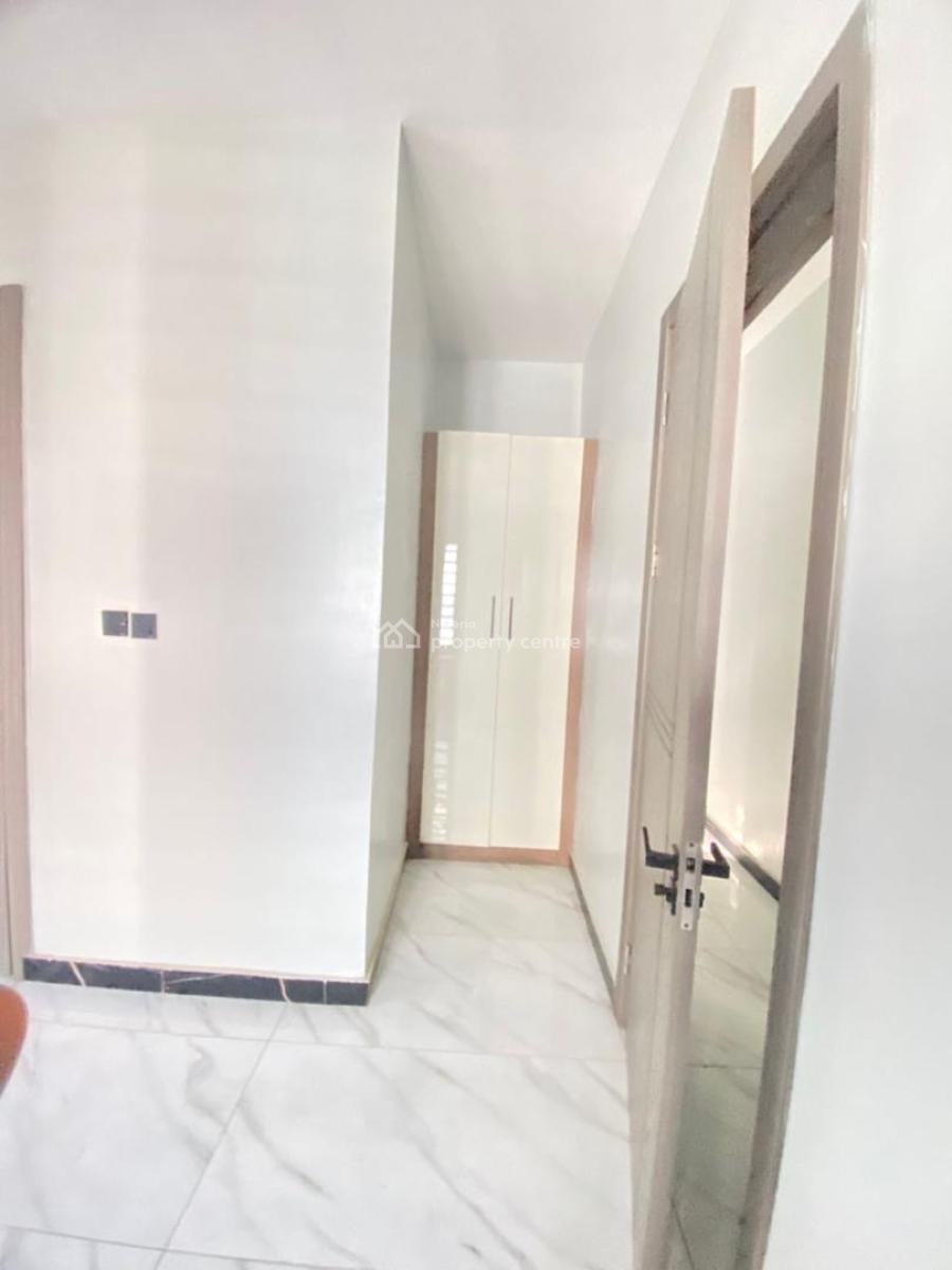 Luxury 2 Bedroom Apartment with an Elevator, Gym, Lekki Phase 1, Lekki, Lagos, Flat / Apartment for Rent