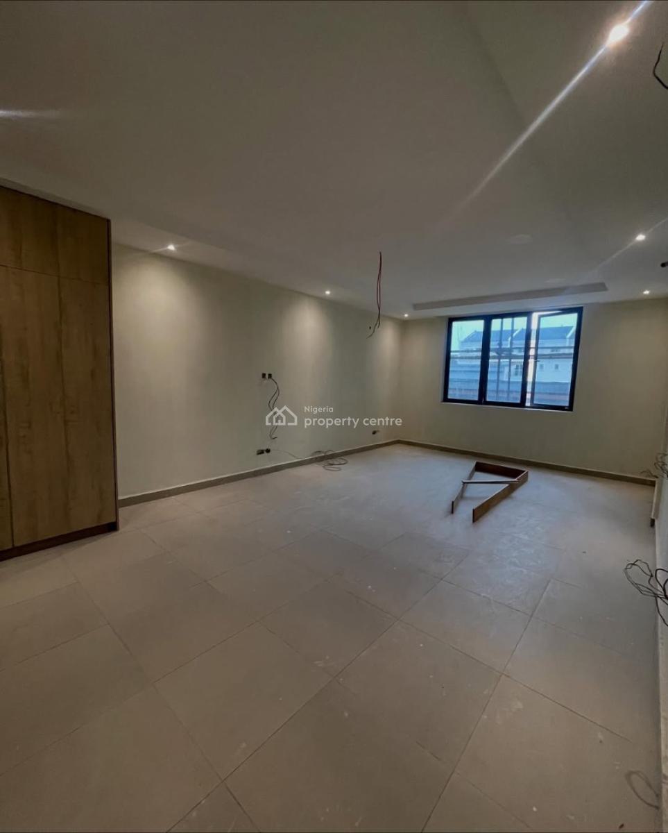 Spacious 3 Bedroom Apartment, Lekki Phase 1, Lekki, Lagos, Block of Flats for Sale