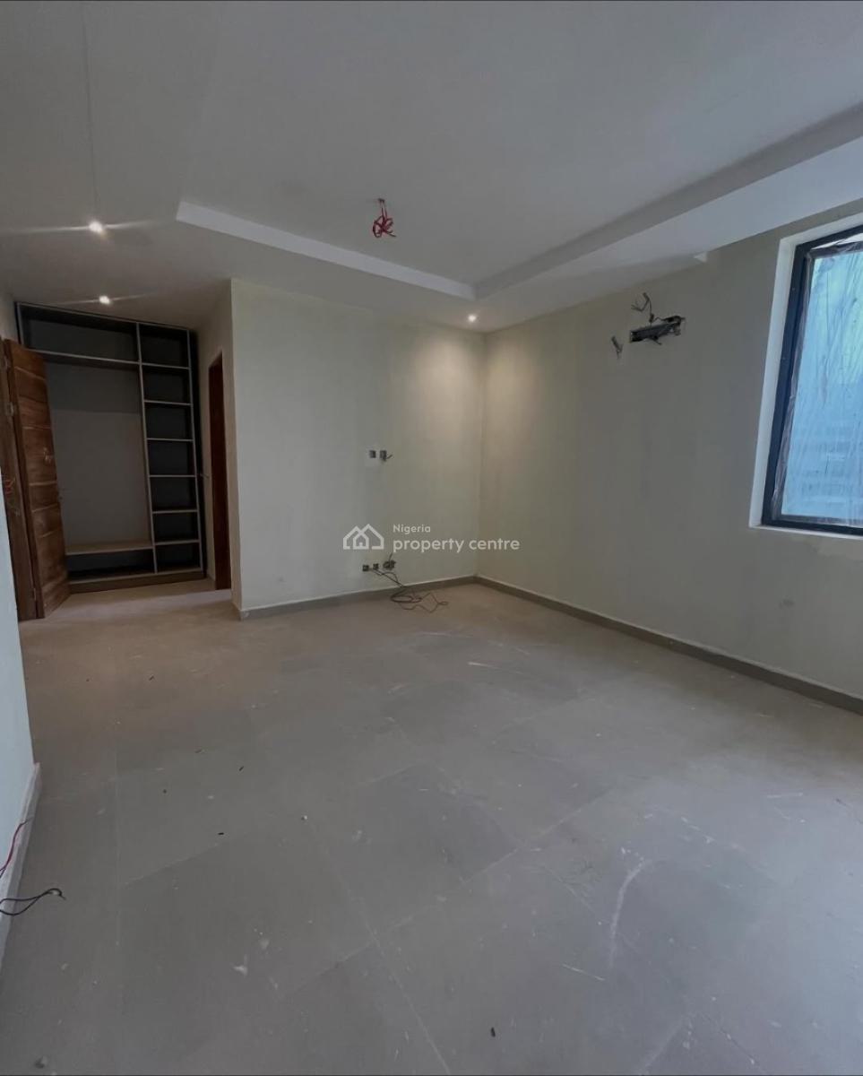 Spacious 3 Bedroom Apartment, Lekki Phase 1, Lekki, Lagos, Block of Flats for Sale
