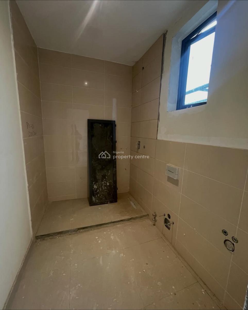 Spacious 3 Bedroom Apartment, Lekki Phase 1, Lekki, Lagos, Block of Flats for Sale