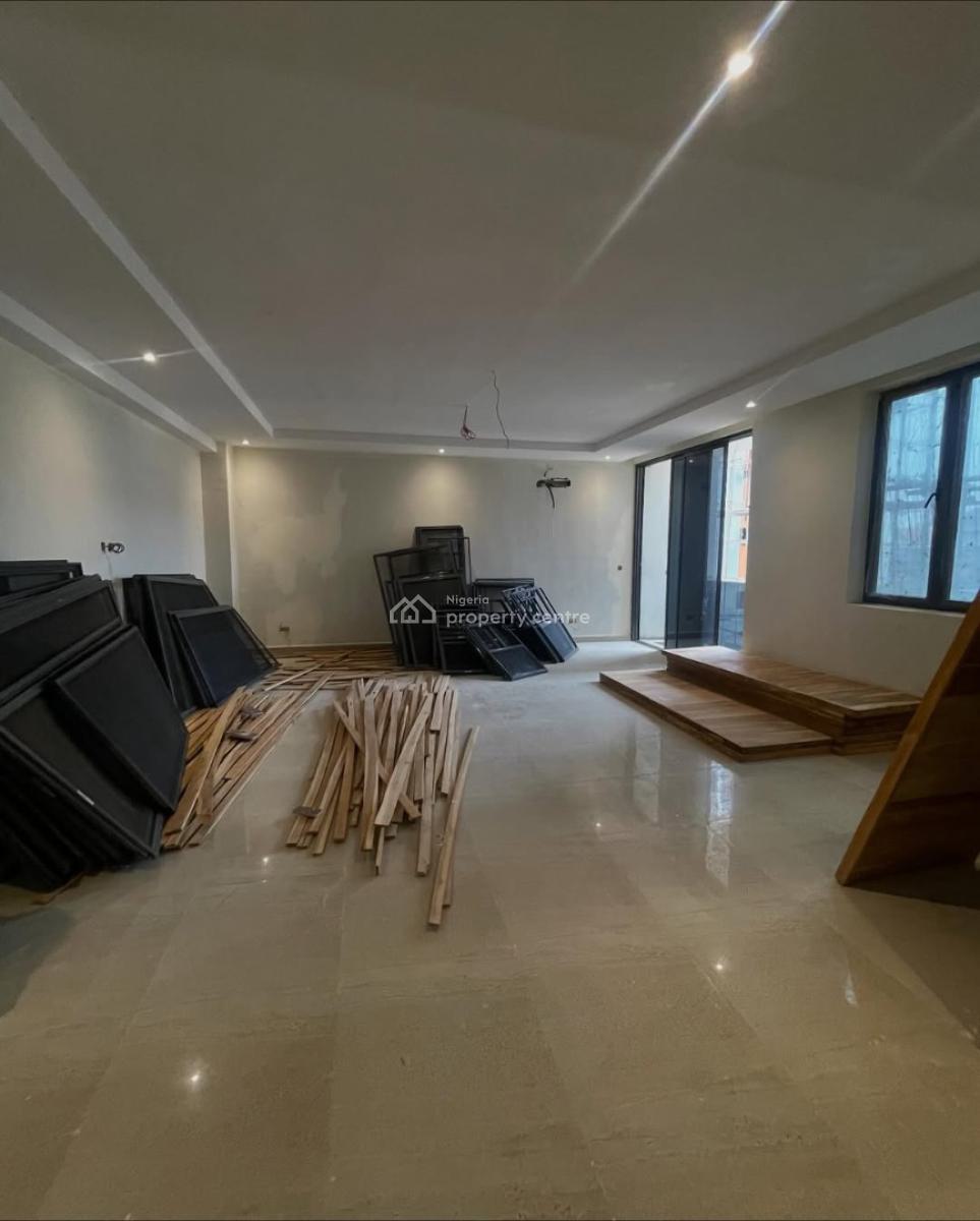 Spacious 3 Bedroom Apartment, Lekki Phase 1, Lekki, Lagos, Block of Flats for Sale