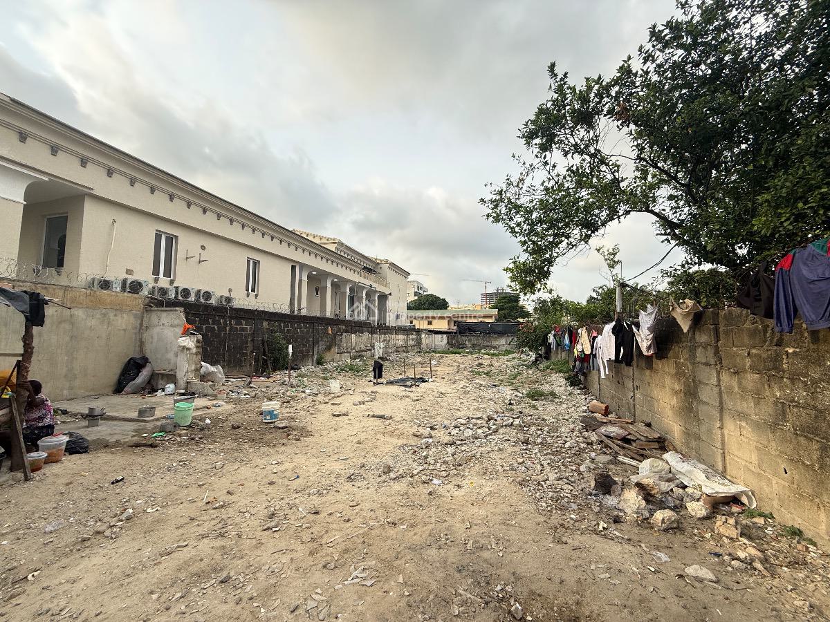 600sqm Fenced Dry  Land Directly on a Busy Road with Amble Space, Victoria Island (vi), Lagos, Land for Rent