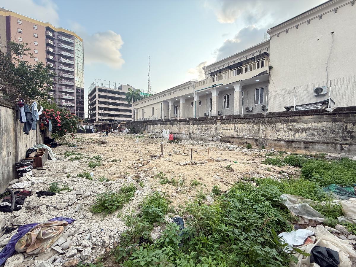 600sqm Fenced Dry  Land Directly on a Busy Road with Amble Space, Victoria Island (vi), Lagos, Land for Rent