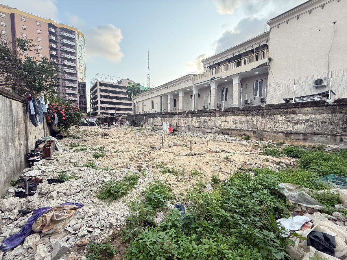 600sqm Fenced Dry  Land Directly on a Busy Road with Amble Space, Victoria Island (vi), Lagos, Land for Rent