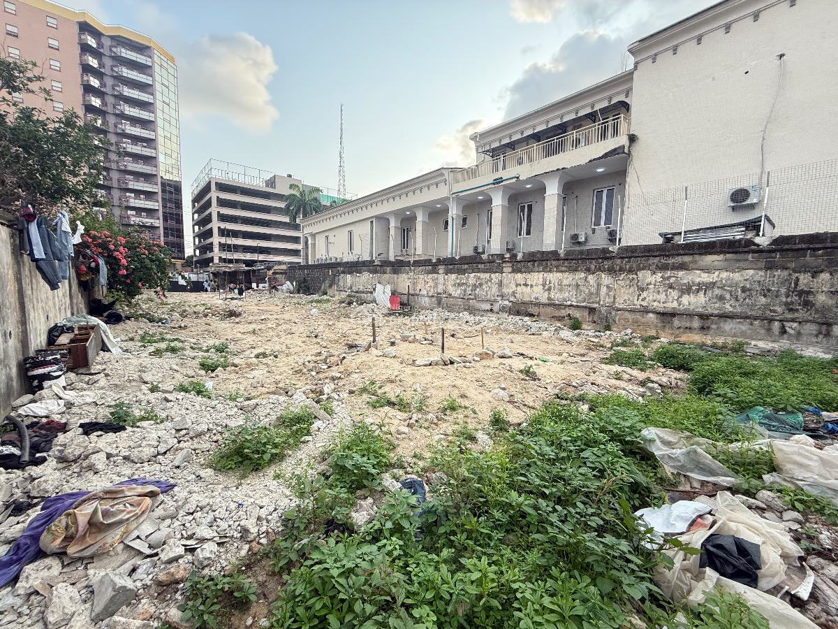 600sqm Fenced Dry  Land Directly on a Busy Road with Amble Space, Victoria Island (vi), Lagos, Land for Rent