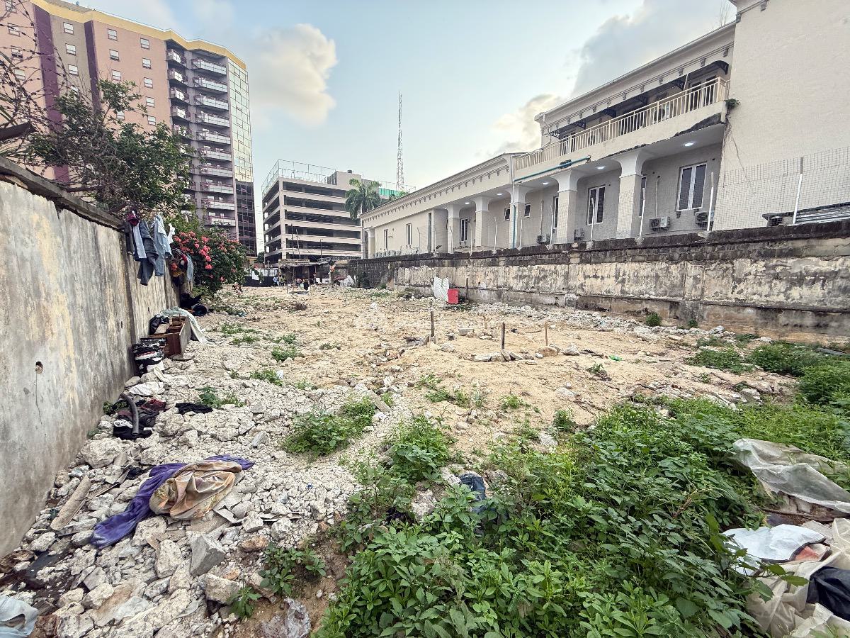 600sqm Fenced Dry  Land Directly on a Busy Road with Amble Space, Victoria Island (vi), Lagos, Land for Rent