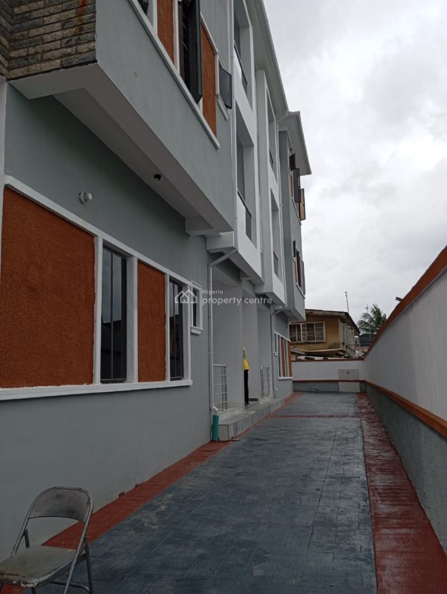 Well Finished 3 Bedroom Apartment, Surulere, Lagos, Flat / Apartment for Sale