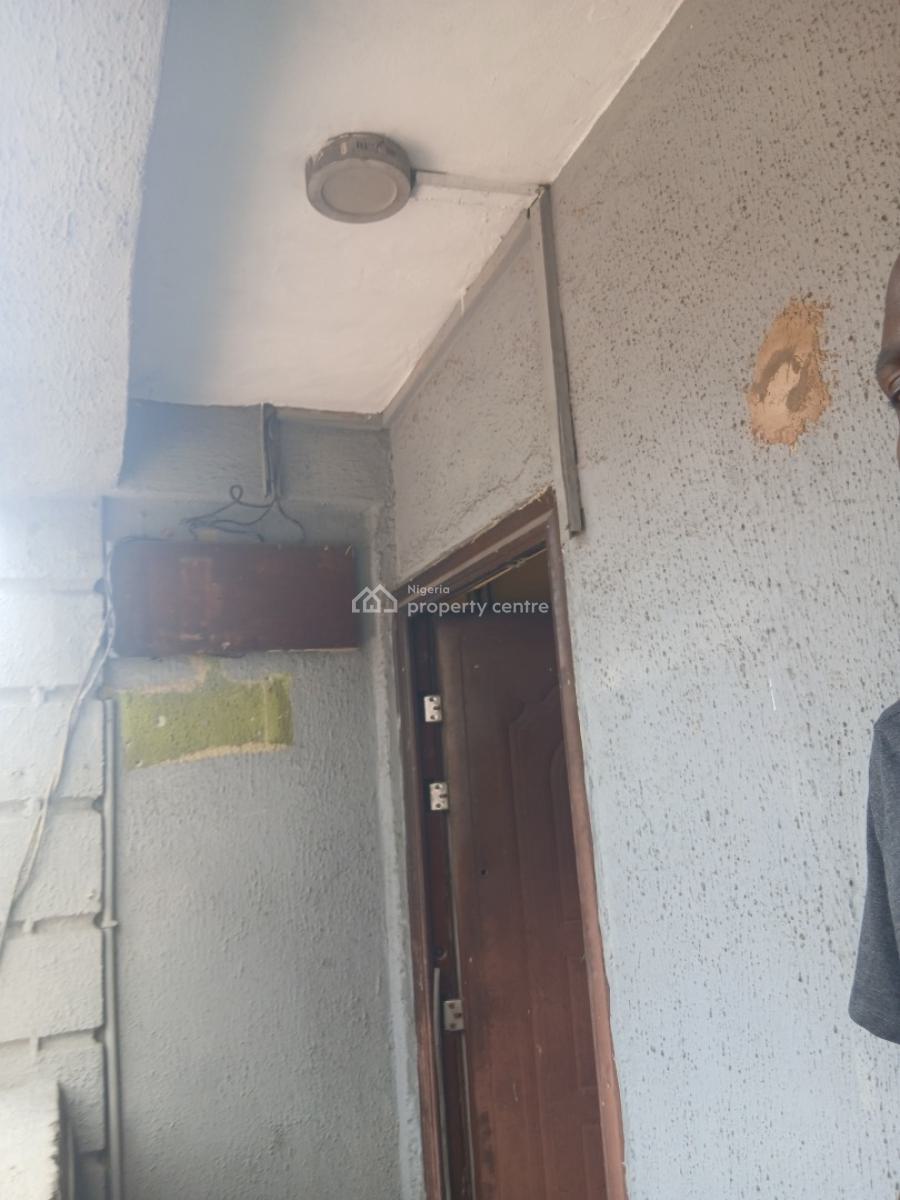 Decent Fine Three Bedroom, Yaba, Lagos, Flat / Apartment for Rent