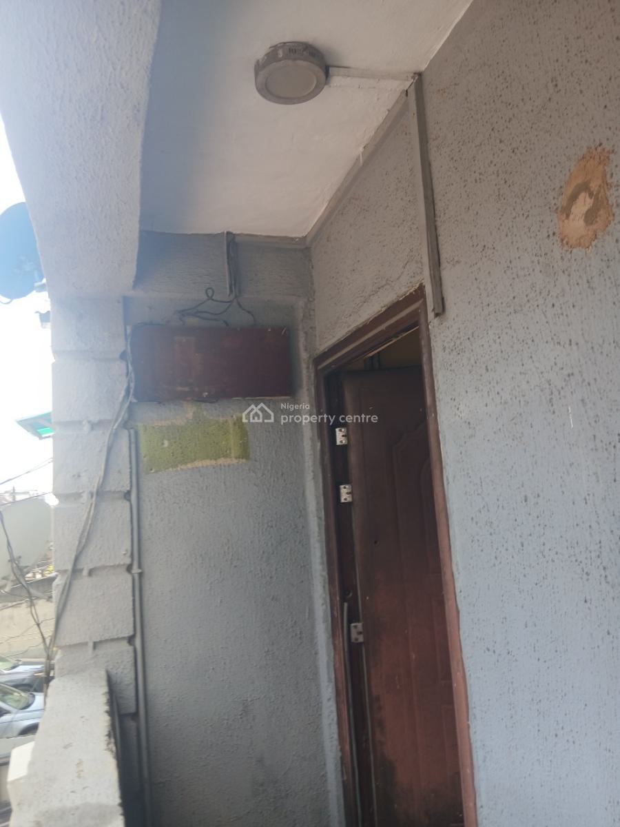 Decent Fine Three Bedroom, Yaba, Lagos, Flat / Apartment for Rent