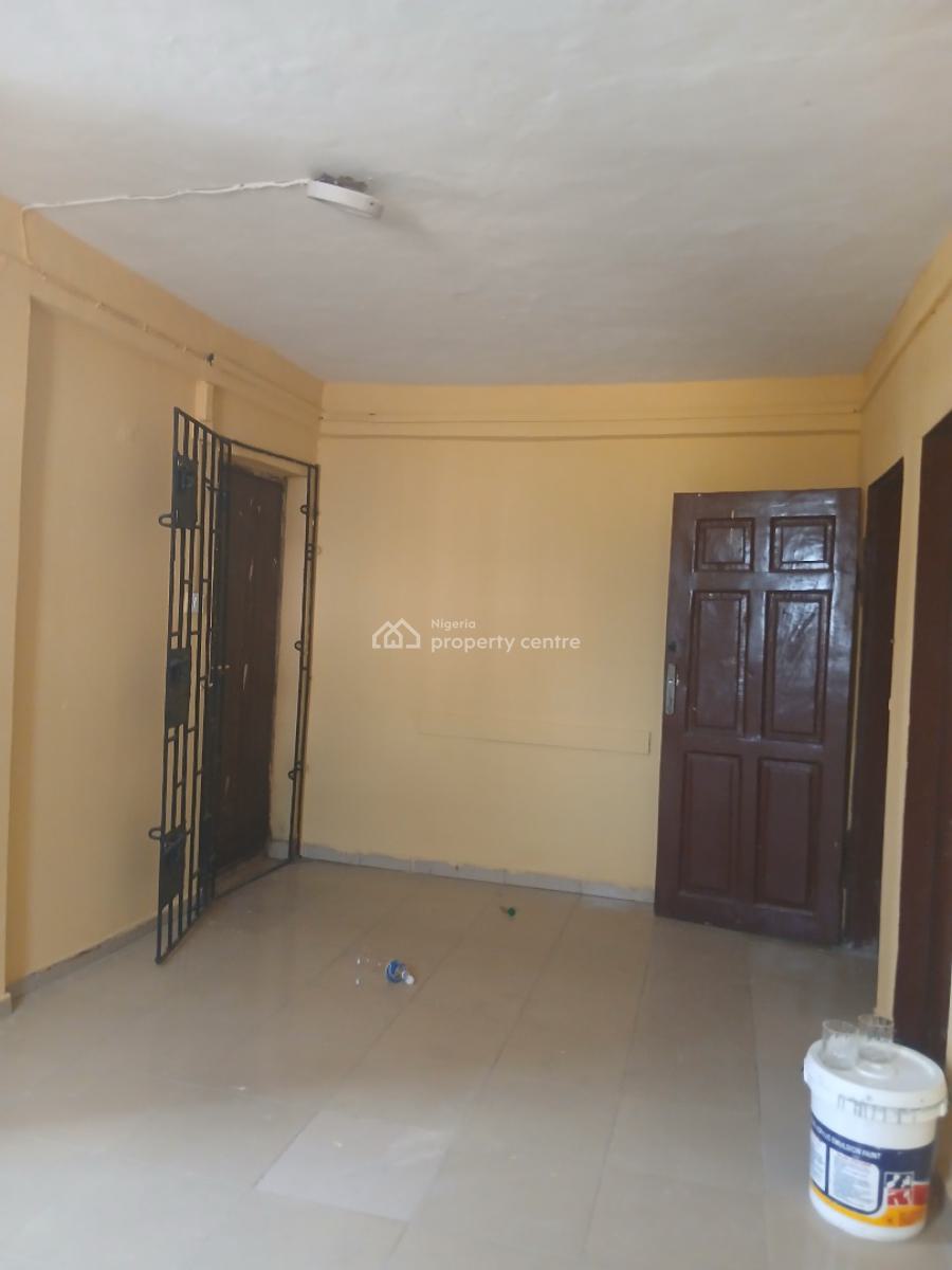 Decent Fine Three Bedroom, Yaba, Lagos, Flat / Apartment for Rent