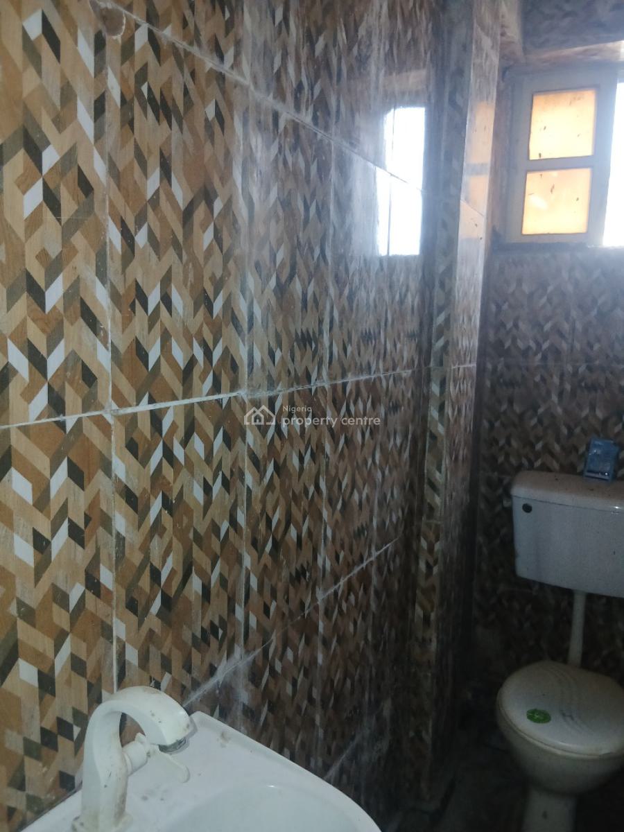 Decent Fine Three Bedroom, Yaba, Lagos, Flat / Apartment for Rent