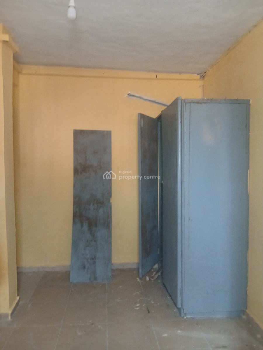 Decent Fine Three Bedroom, Yaba, Lagos, Flat / Apartment for Rent