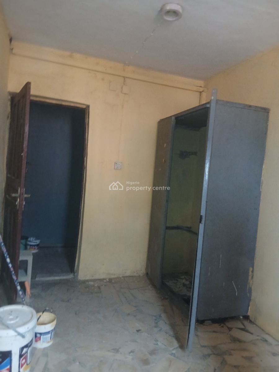 Decent Fine Three Bedroom, Yaba, Lagos, Flat / Apartment for Rent