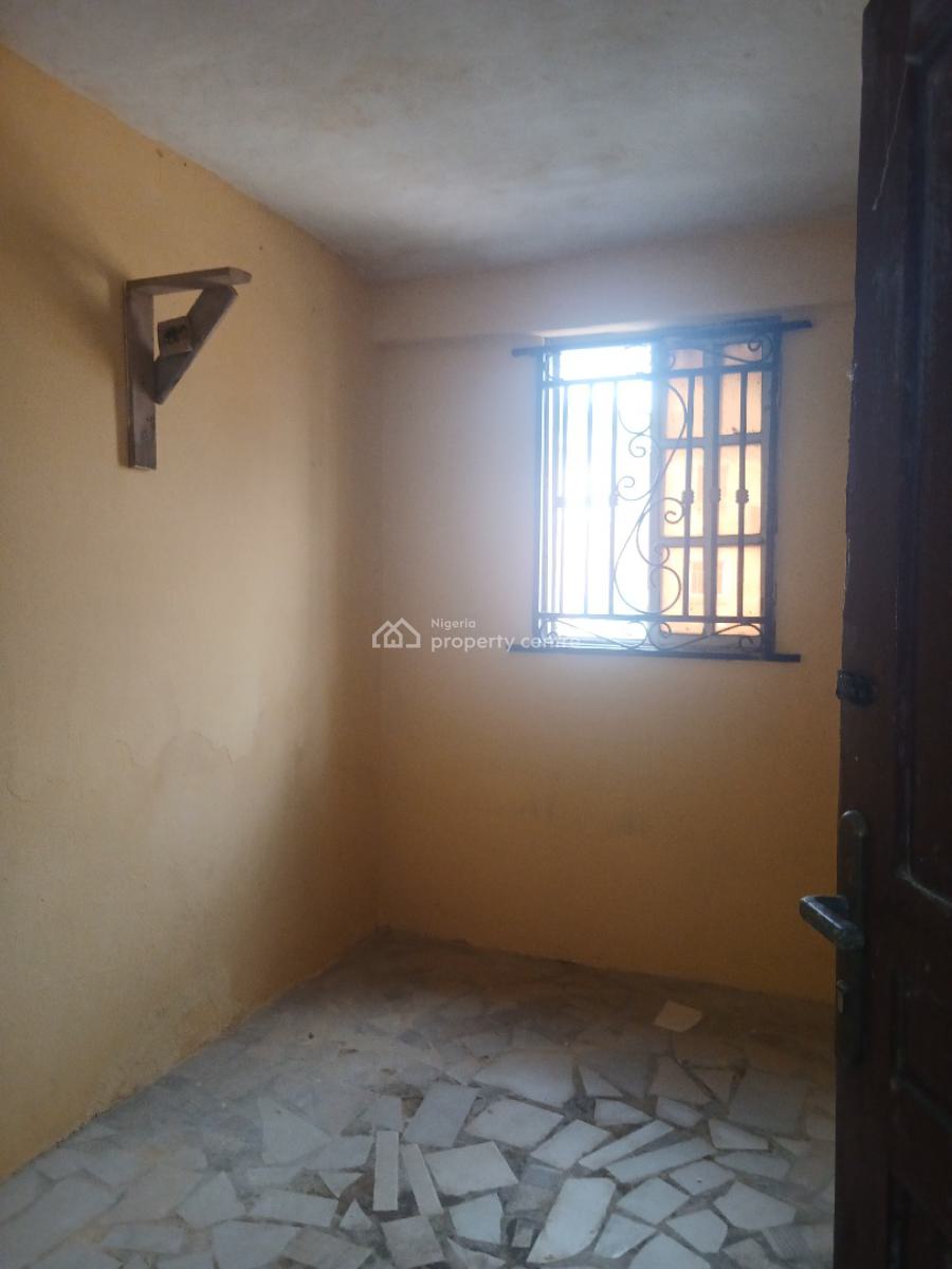 Decent Fine Three Bedroom, Yaba, Lagos, Flat / Apartment for Rent