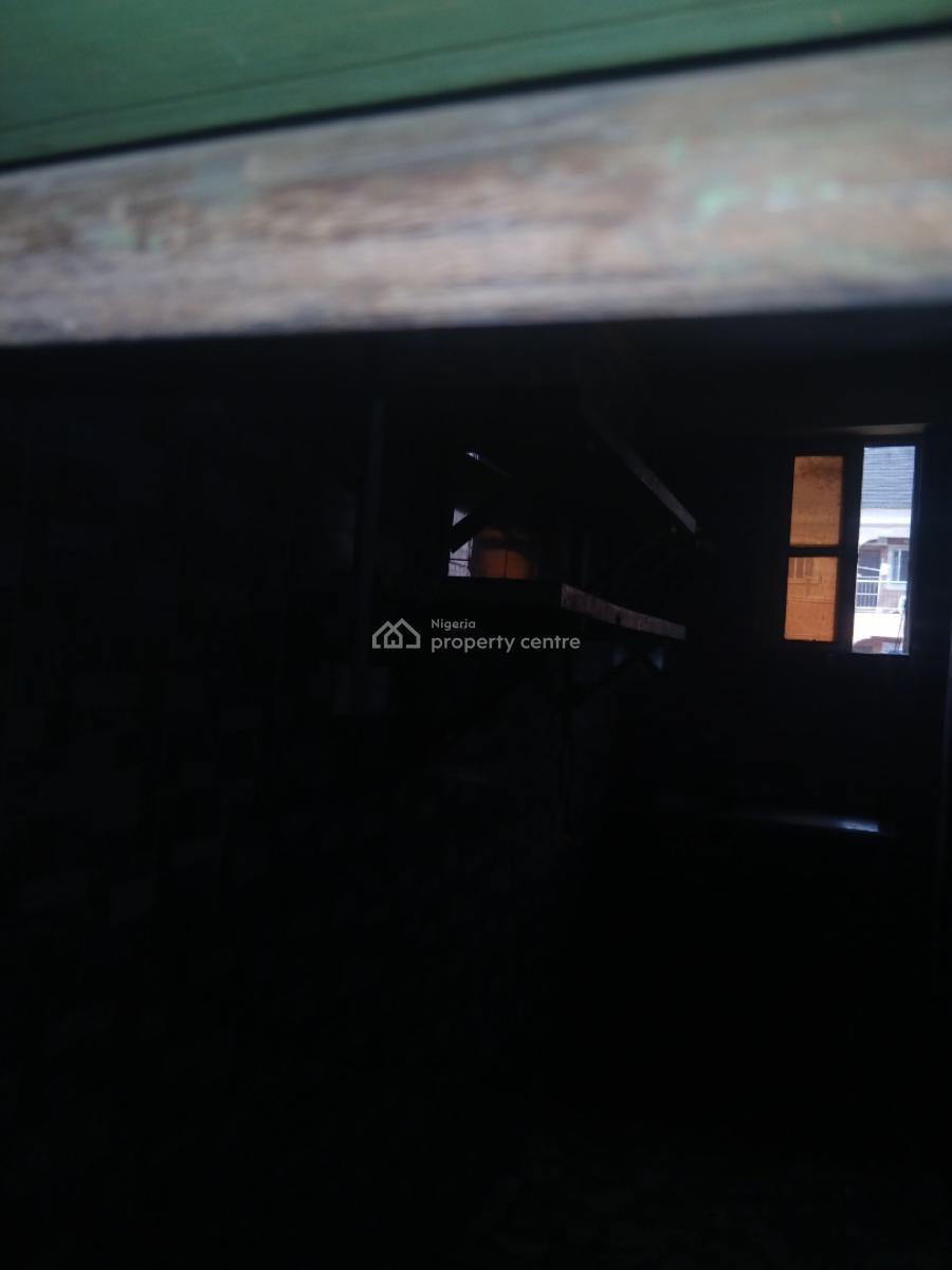 Decent Fine Three Bedroom, Yaba, Lagos, Flat / Apartment for Rent
